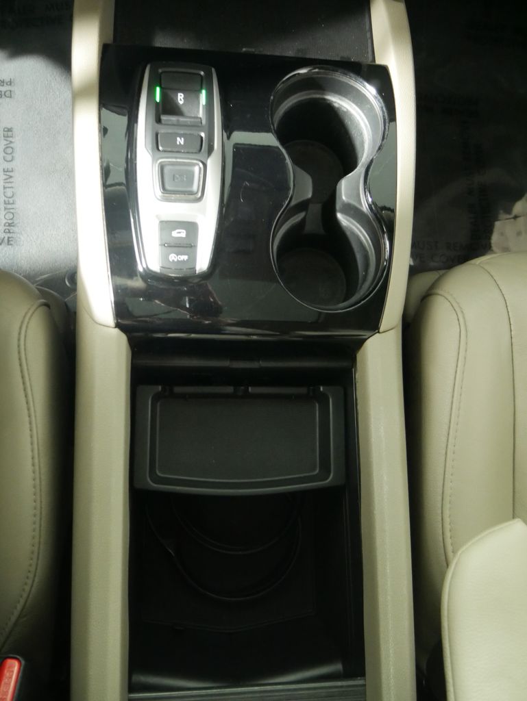 Thumbnail: 2017 Honda Pilot - 27
