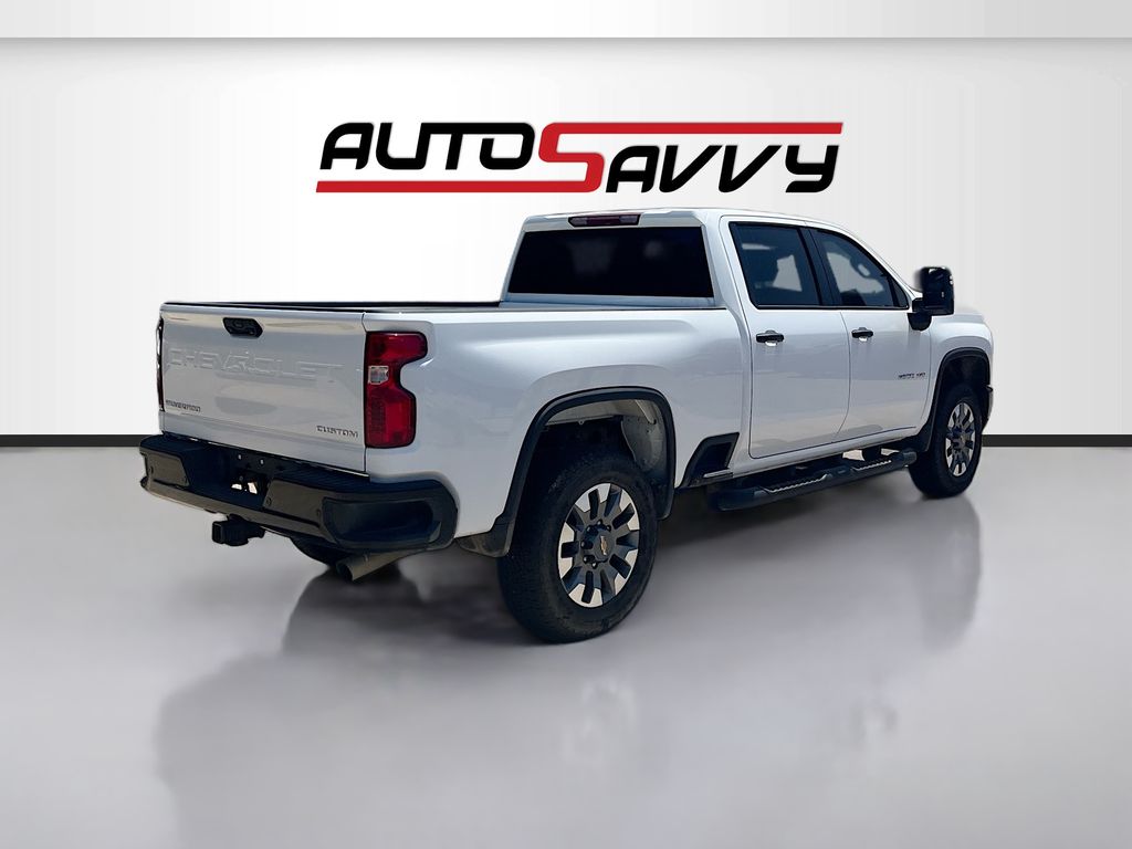 Used 2025 White Chevrolet Custom image 7