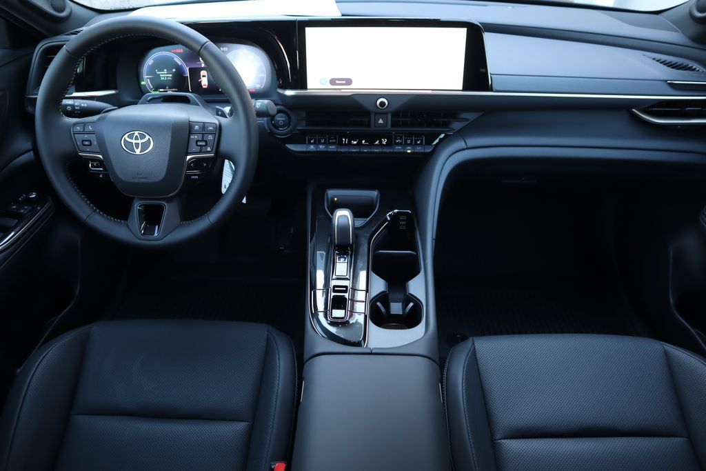 2026 Toyota Crown Signia Limited - Photo 13