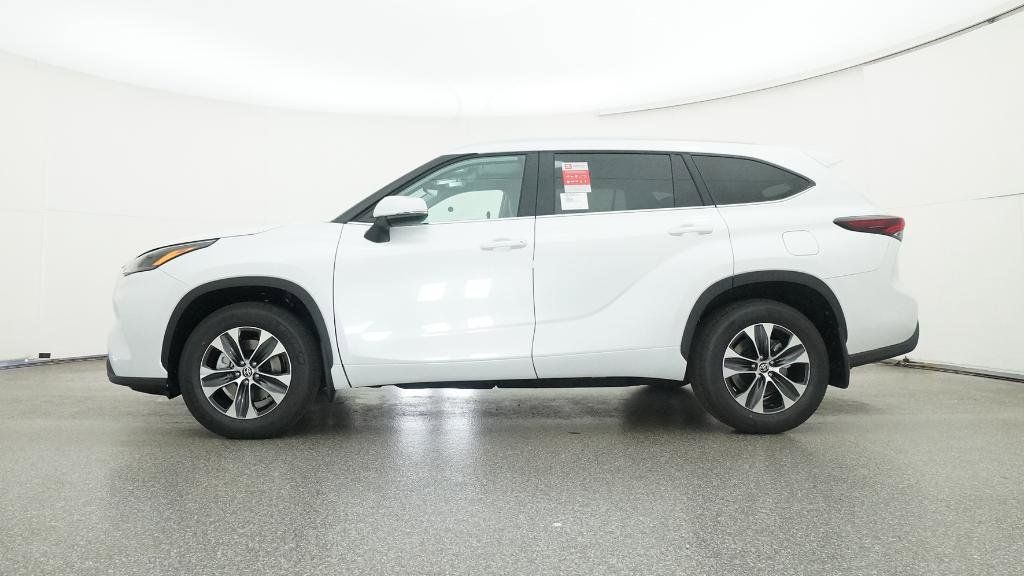 Thumbnail: 2026 Toyota Highlander - 26