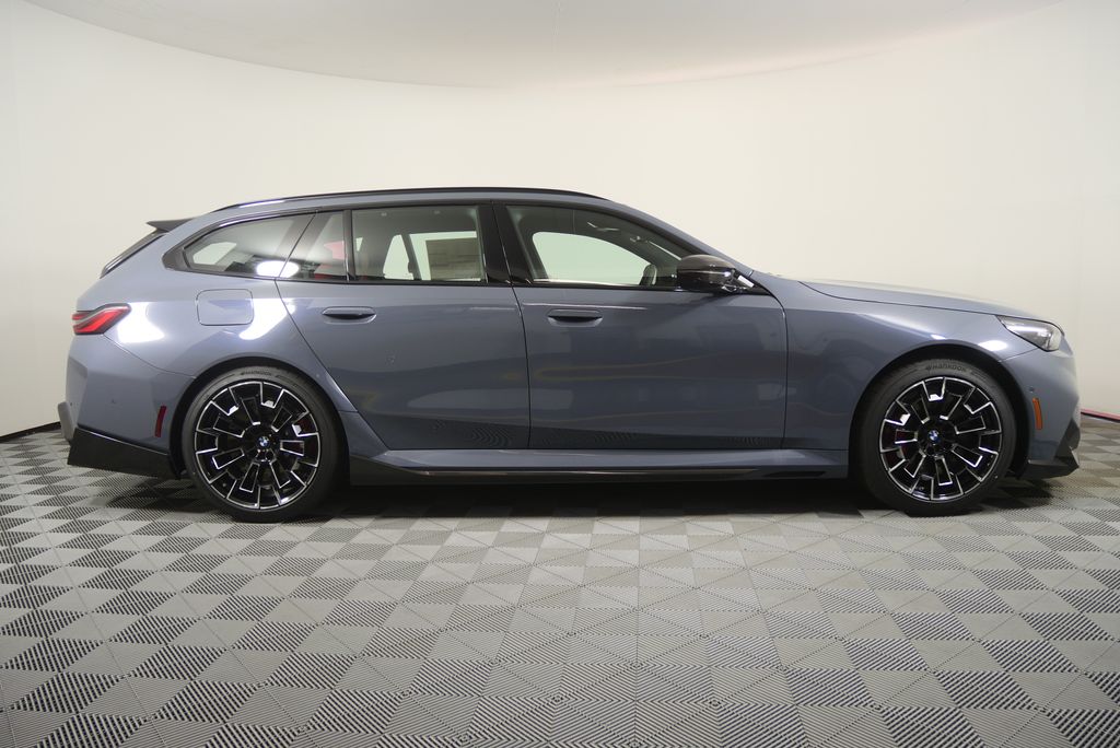 Thumbnail: 2027 BMW M5 - 2