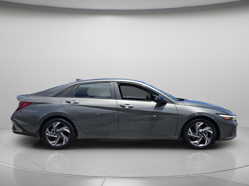 2025 Hyundai Elantra - $17,999