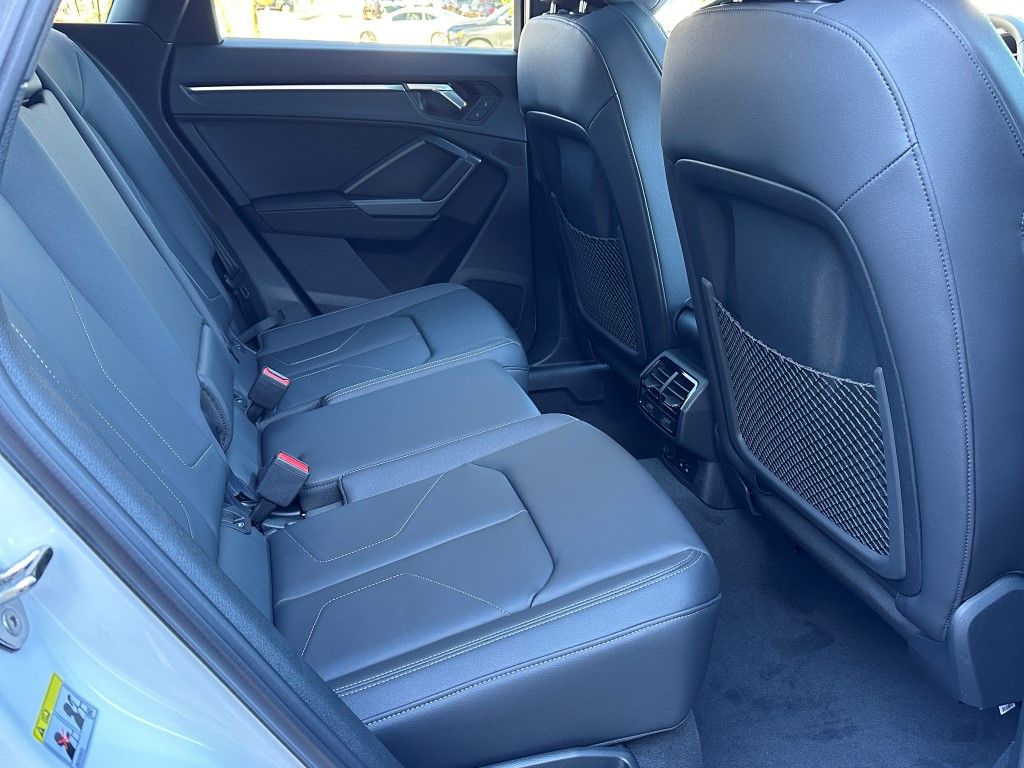 Thumbnail: 2025 Audi Q3 - 11