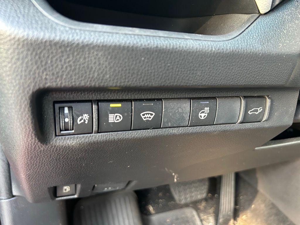 Thumbnail: 2023 Toyota RAV4 - 19