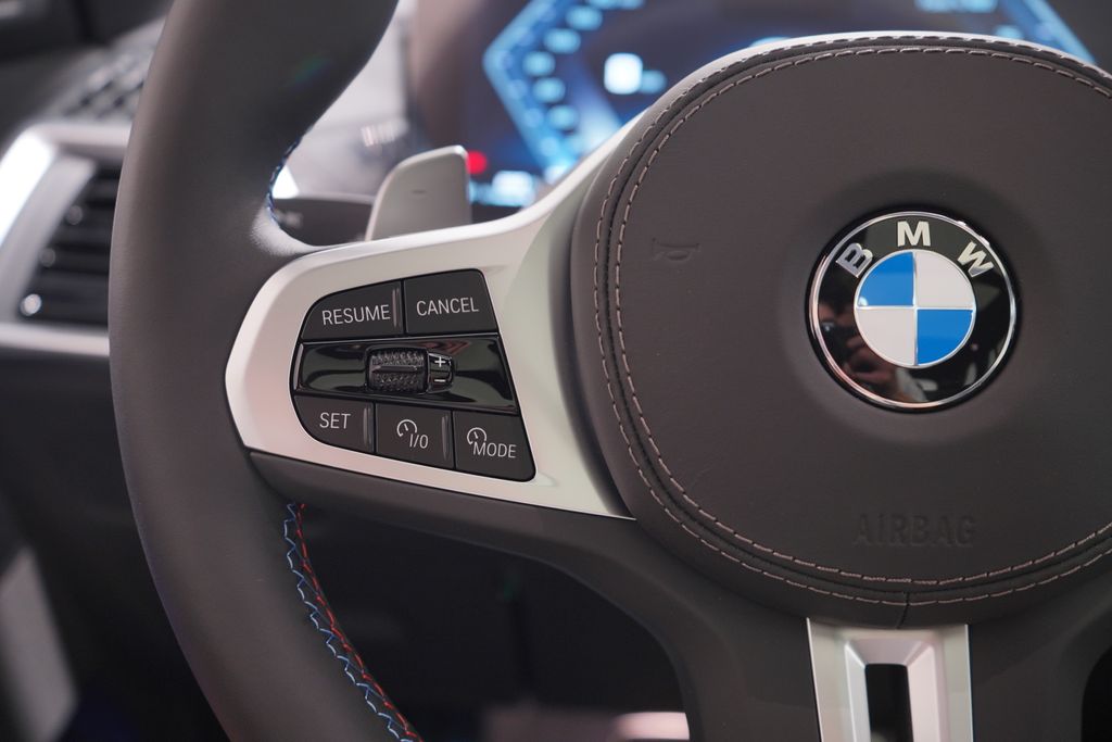 2025 BMW X5 M60i 21