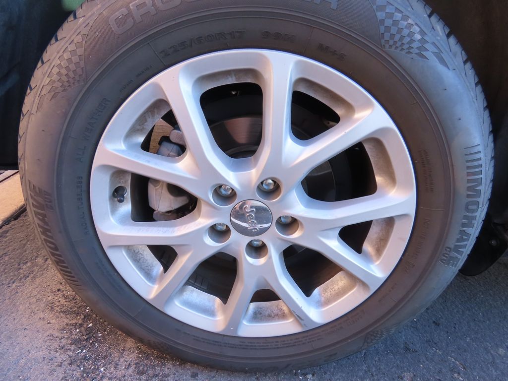 Thumbnail: 2018 Jeep Cherokee - 17