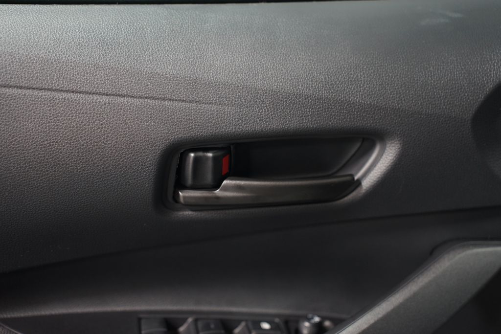 2025 Toyota Corolla LE 29