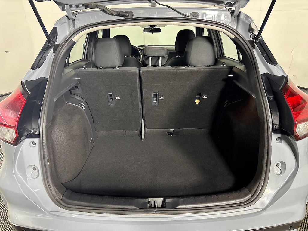 2021 Nissan Kicks SR