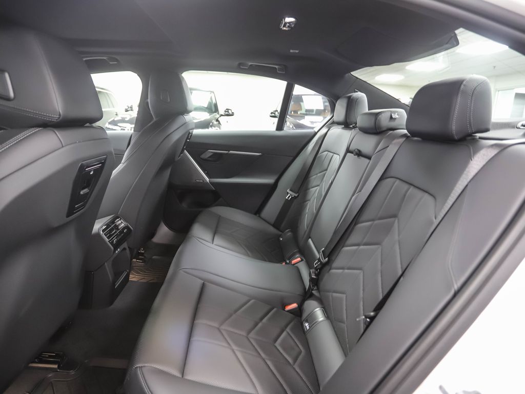 Thumbnail: 2025 BMW 5 Series - 20