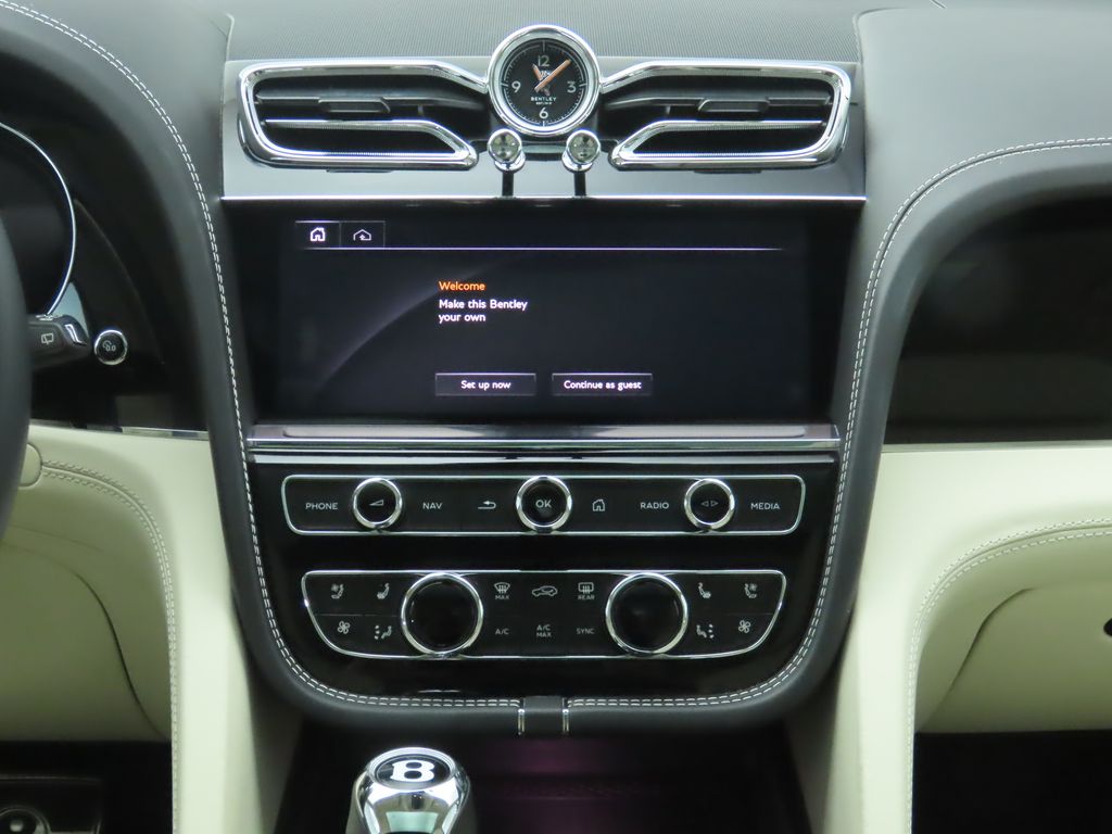 Thumbnail: 2022 Bentley Bentayga - 14