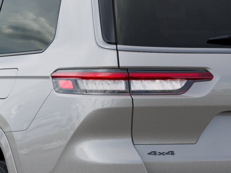 New 2026 Silver Zynith Jeep Summit image 9