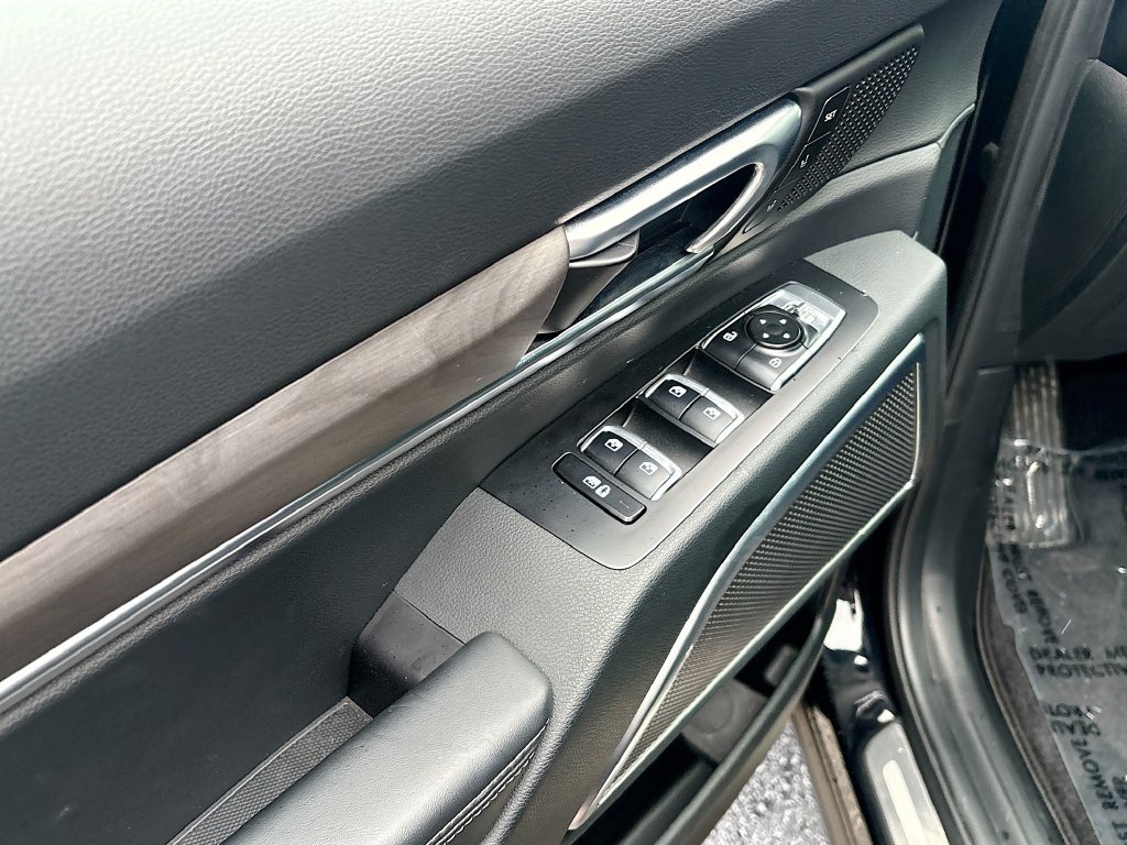 Used 2025 Black Kia SX X-Line image 18
