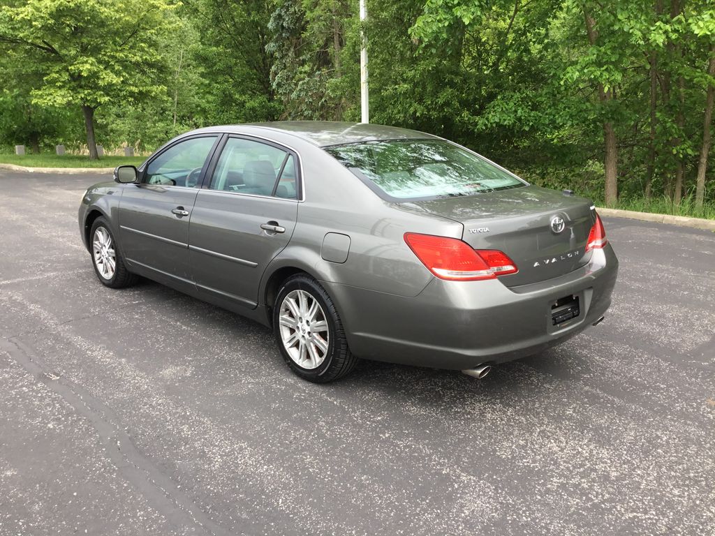 2005 Toyota Avalon XL 3