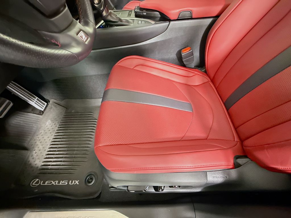 Thumbnail: 2022 Lexus UX - 18