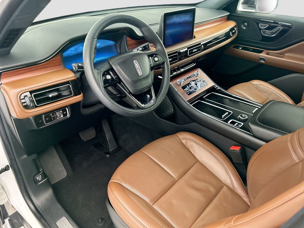 Thumbnail: 2023 Lincoln Aviator - 9