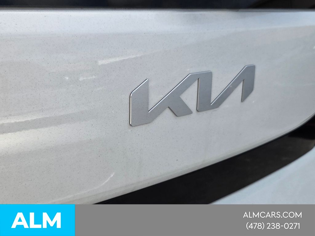 Used 2025 White Kia LX image 10