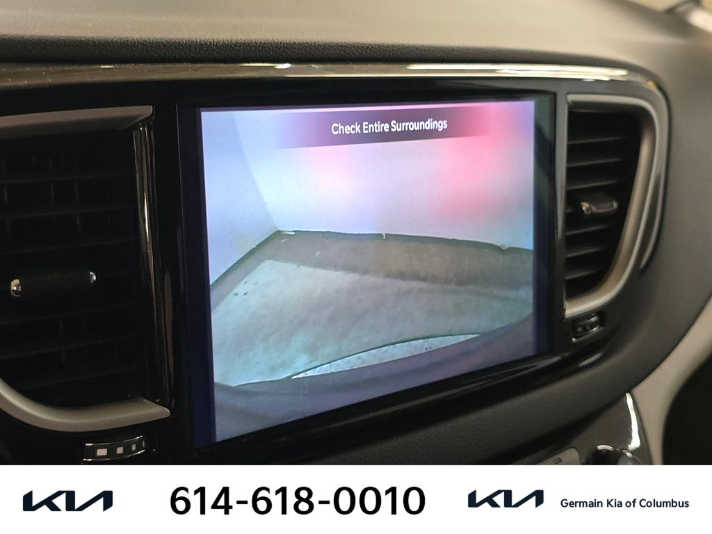 Used 2022 Gray Chrysler Touring L image 29