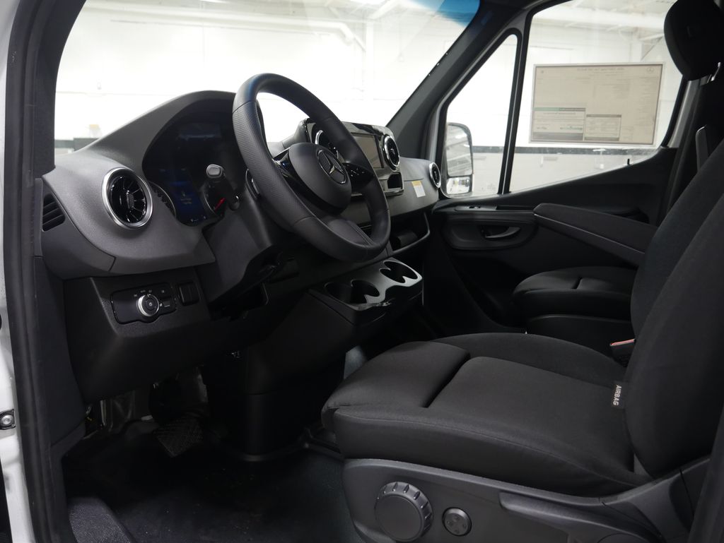 Thumbnail: 2026 Mercedes-Benz Sprinter - 9