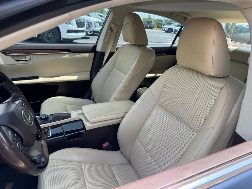 Used 2017 Lexus ES Sedan