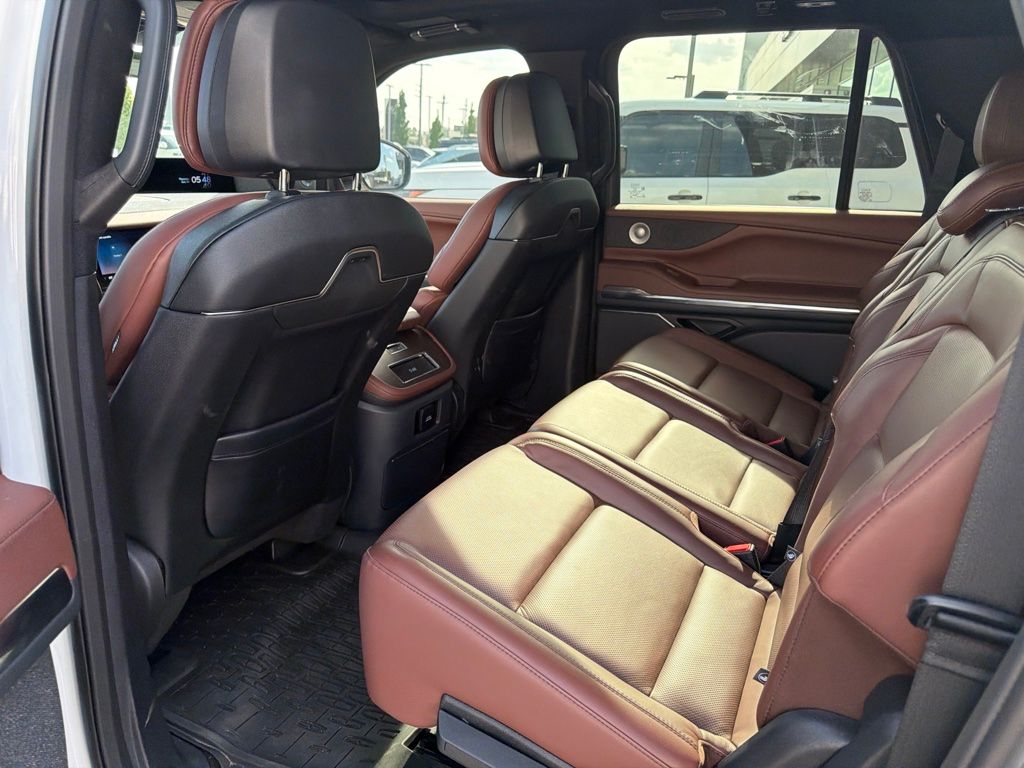2025 Lincoln Navigator L Reserve White at AutoSavvy Houston Southwest
