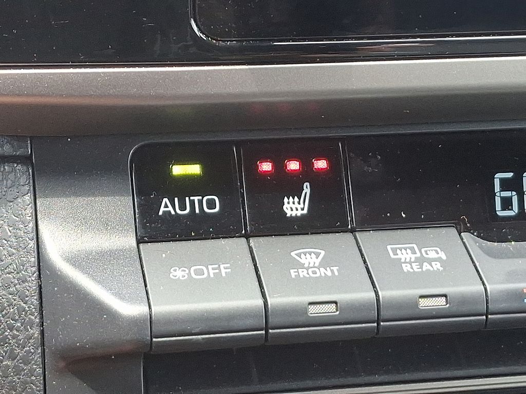 2025 Toyota Camry SE 26