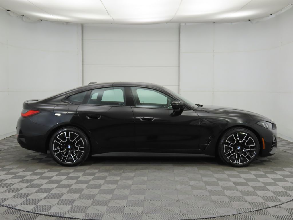 Thumbnail: 2025 BMW 4 Series - 4