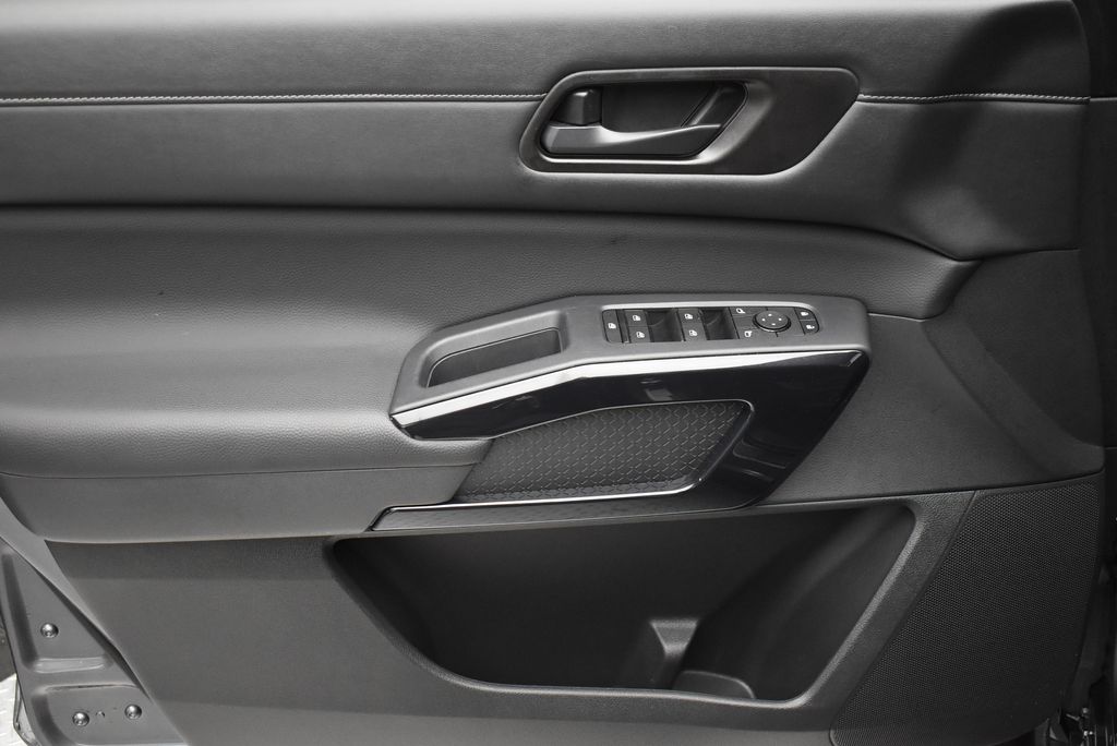 Thumbnail: 2025 Nissan Pathfinder - 10