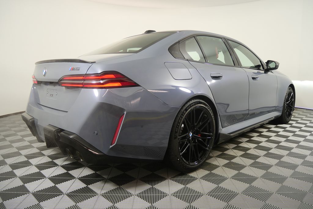 Thumbnail: 2026 BMW M5 - 3