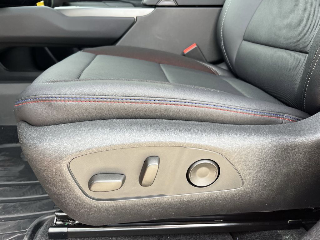 new 2025 Chevrolet Equinox EV car, priced at $42,195