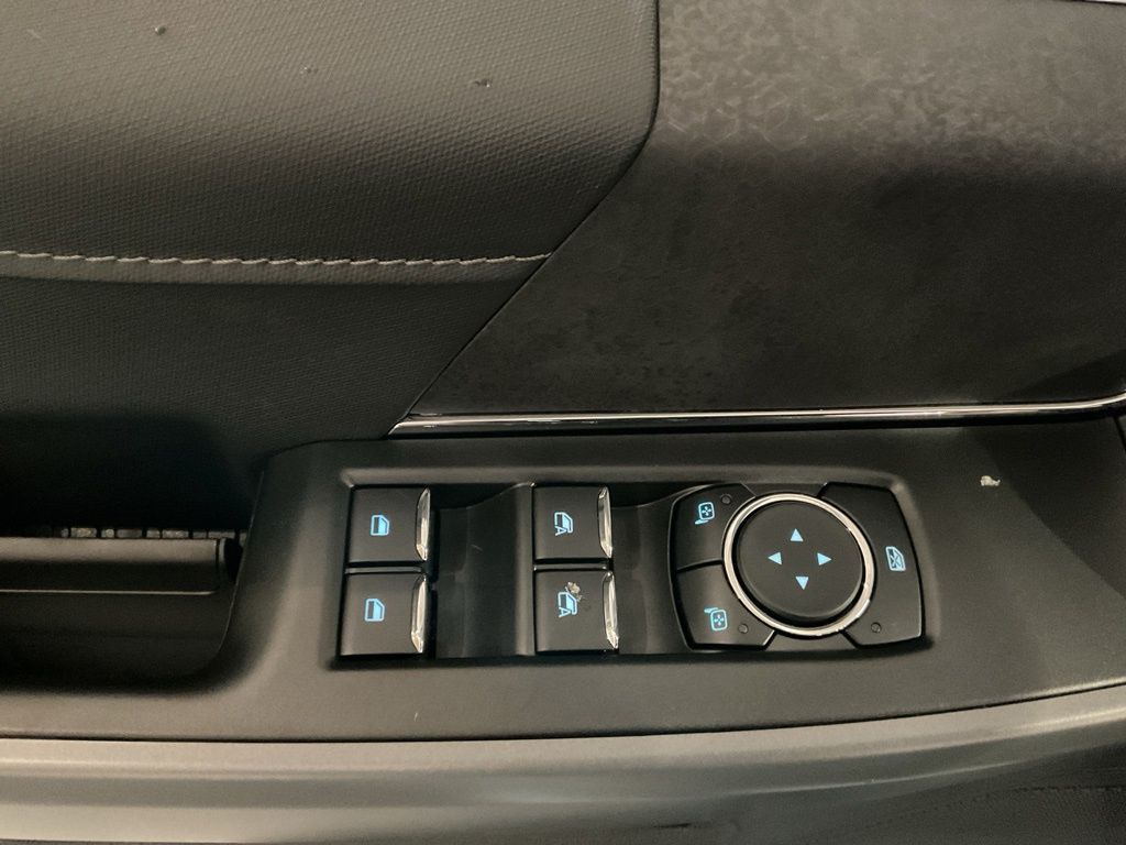 New 2025 Silver Ford XLT image 10