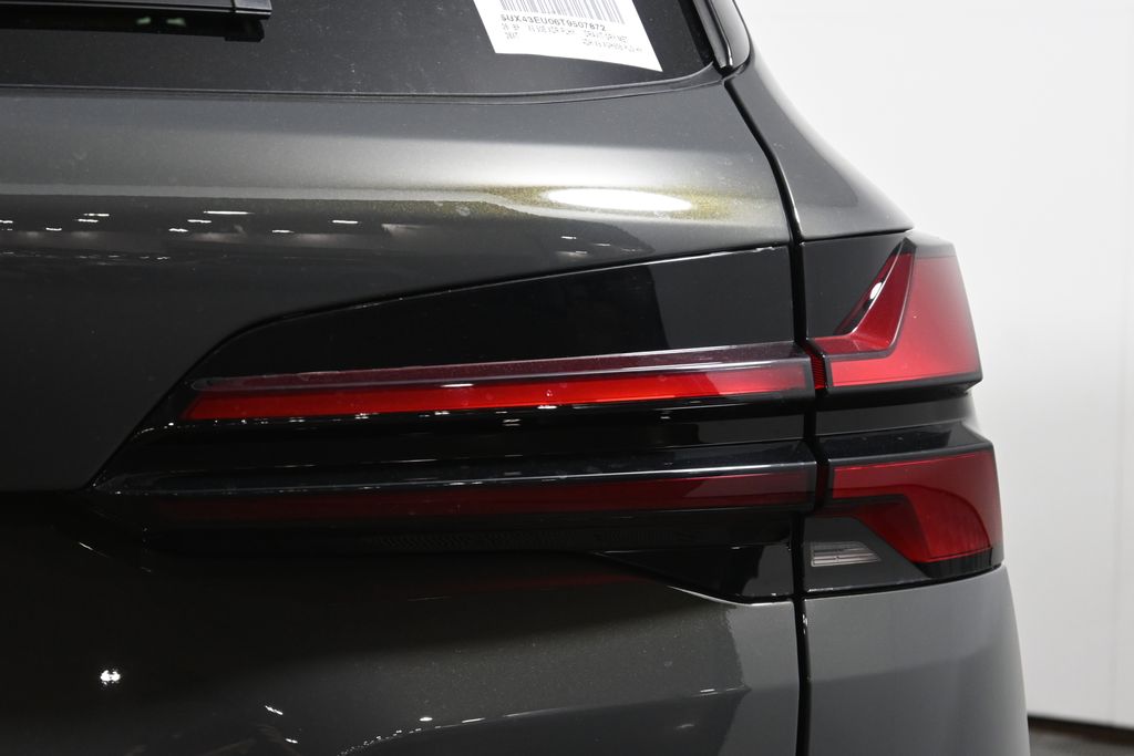 Thumbnail: 2026 BMW X5 - 13