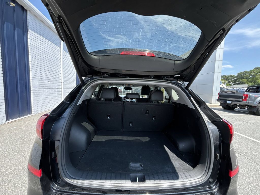 Used 2021 Black Noir Pearl Hyundai Limited image 19