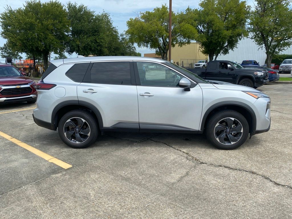 Used 2025 Silver Nissan SV image 4