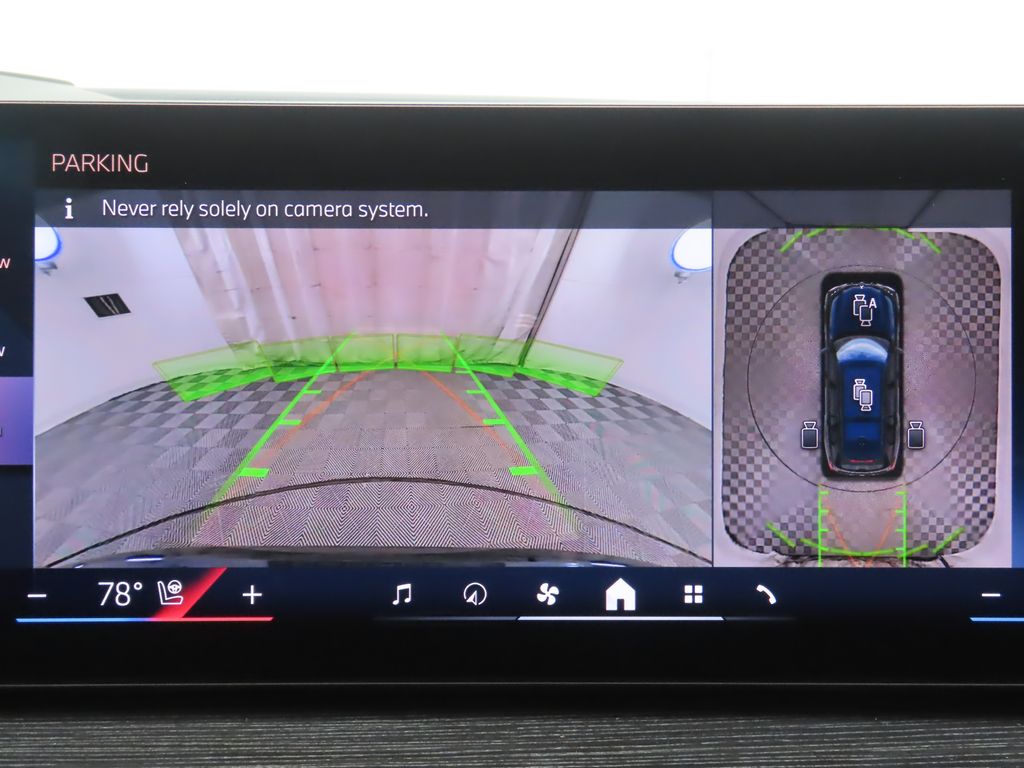 Thumbnail: 2026 BMW X7 - 15