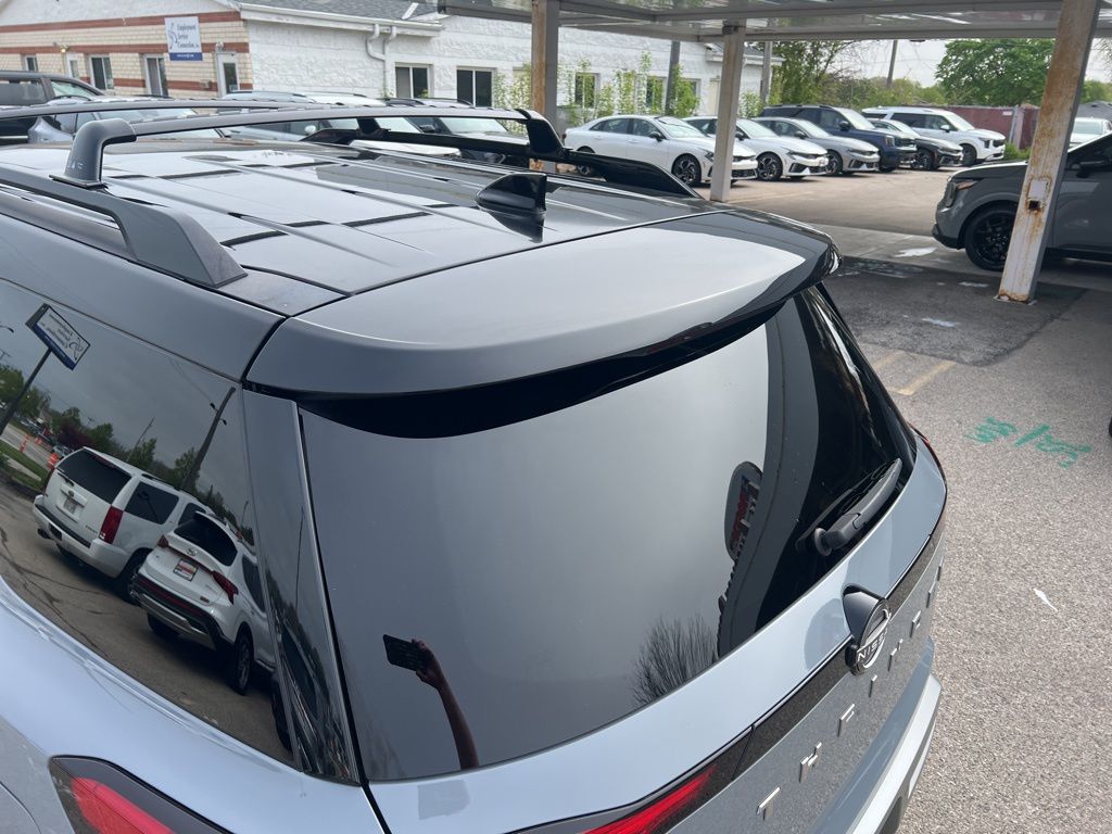 2023 Nissan Pathfinder Platinum photo