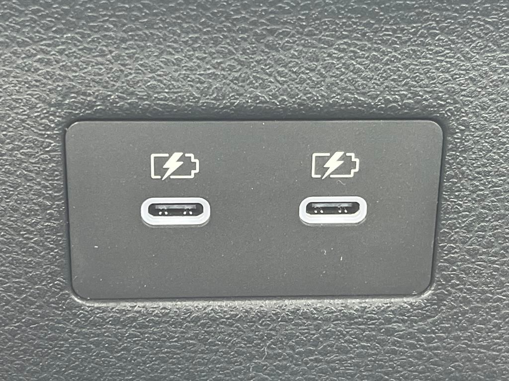 2025 Nissan Kicks SR photo