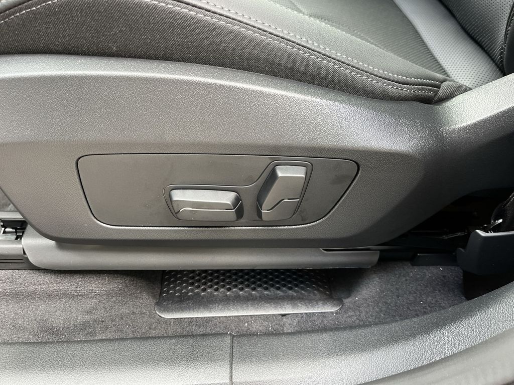 2025 BMW X1 xDrive28i 12