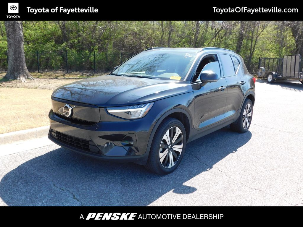 Thumbnail: 2023 Volvo XC40 - 1