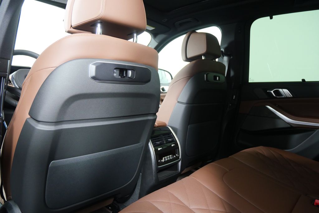 Thumbnail: 2026 BMW X5 - 17