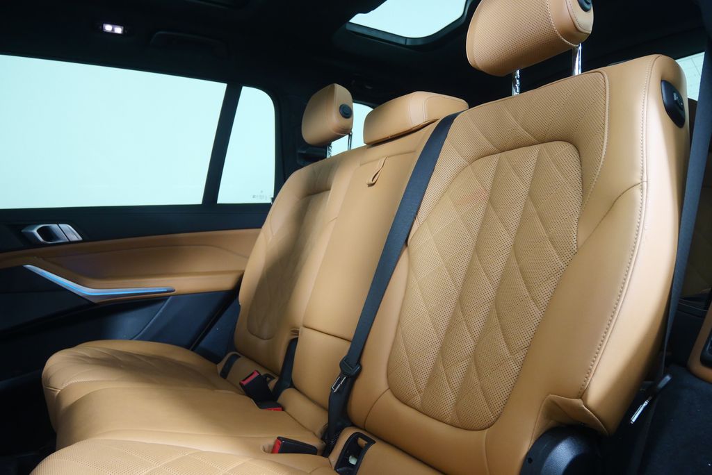 Thumbnail: 2023 BMW X7 - 15