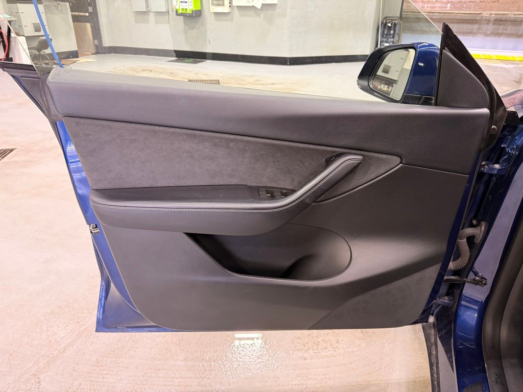 Thumbnail: 2022 Tesla Model Y - 10