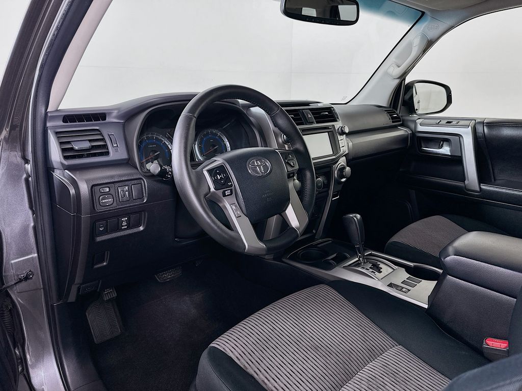 Thumbnail: 2015 Toyota 4Runner - 9