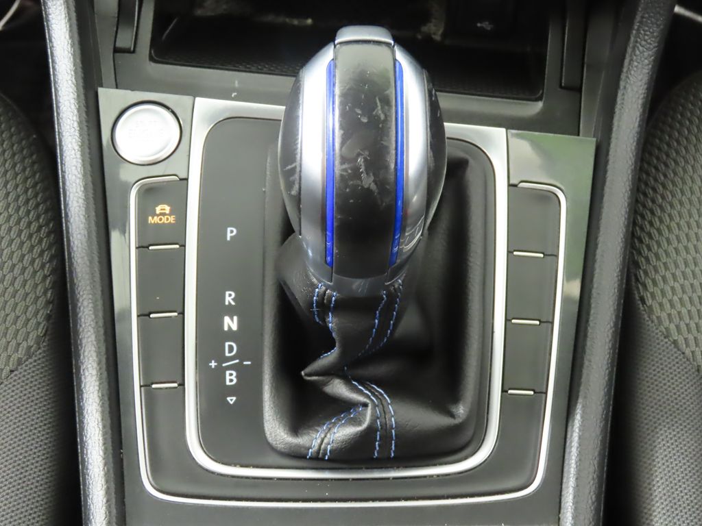Thumbnail: 2019 Volkswagen e-Golf - 22