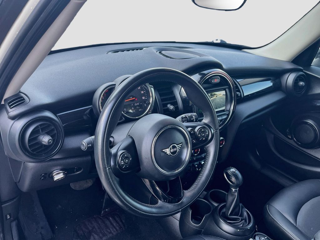 Used 2019 White MINI Classic image 9