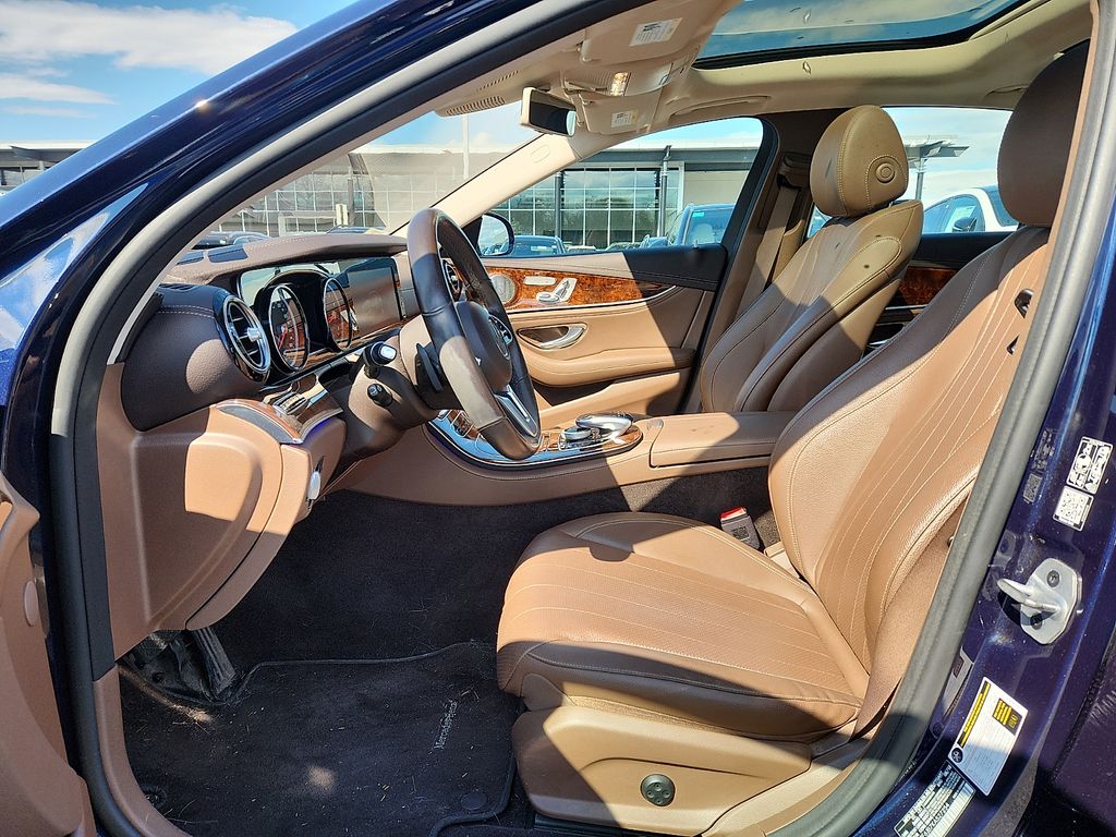 Thumbnail: 2019 Mercedes-Benz E-Class - 12