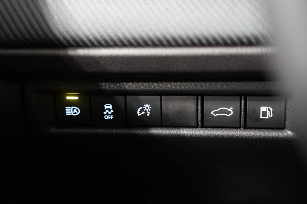 Thumbnail: 2025 Toyota Camry - 25