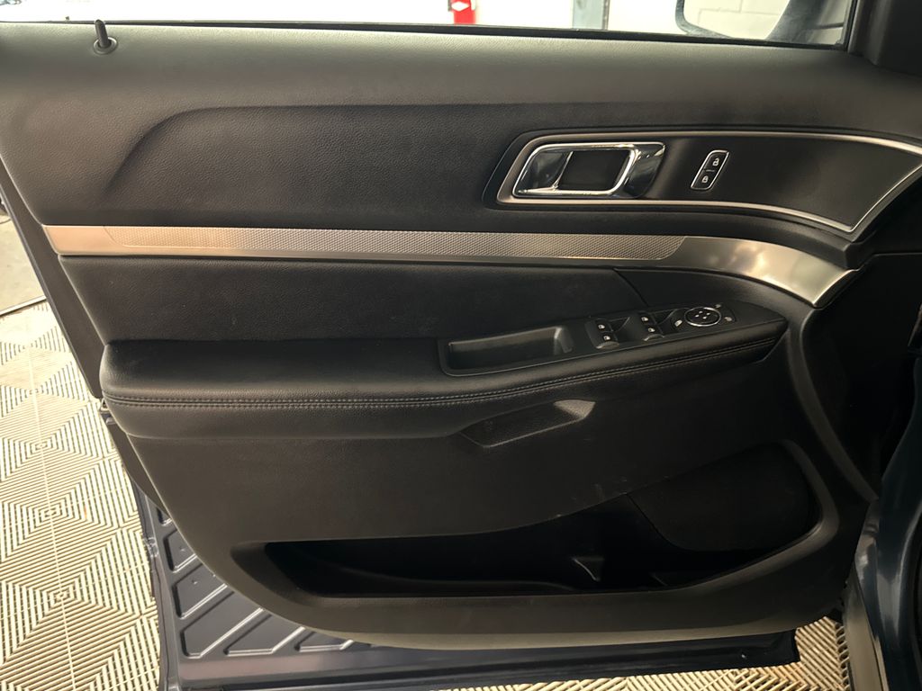 Certified Used 2018 Blue Ford XLT image 15