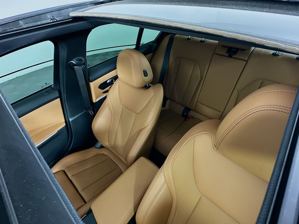 Thumbnail: 2023 BMW 3 Series - 22