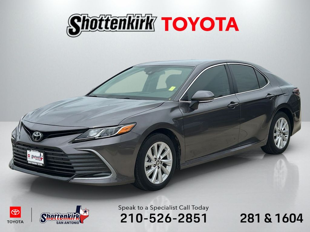 2024 Toyota Camry LE's photo