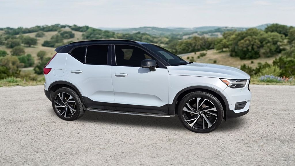 Used Car 2022 Volvo Xc40  R-design For Sale Under $20,000 In Austin, Texas